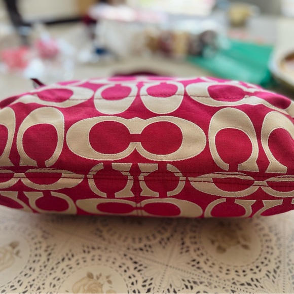 Coach Pink and Cream Signature Shoulder Bag - Picture 5 of 12